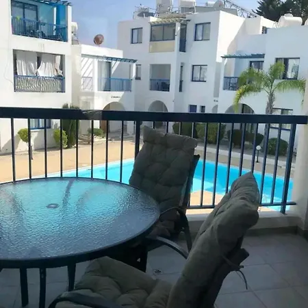 Pool View Apartment